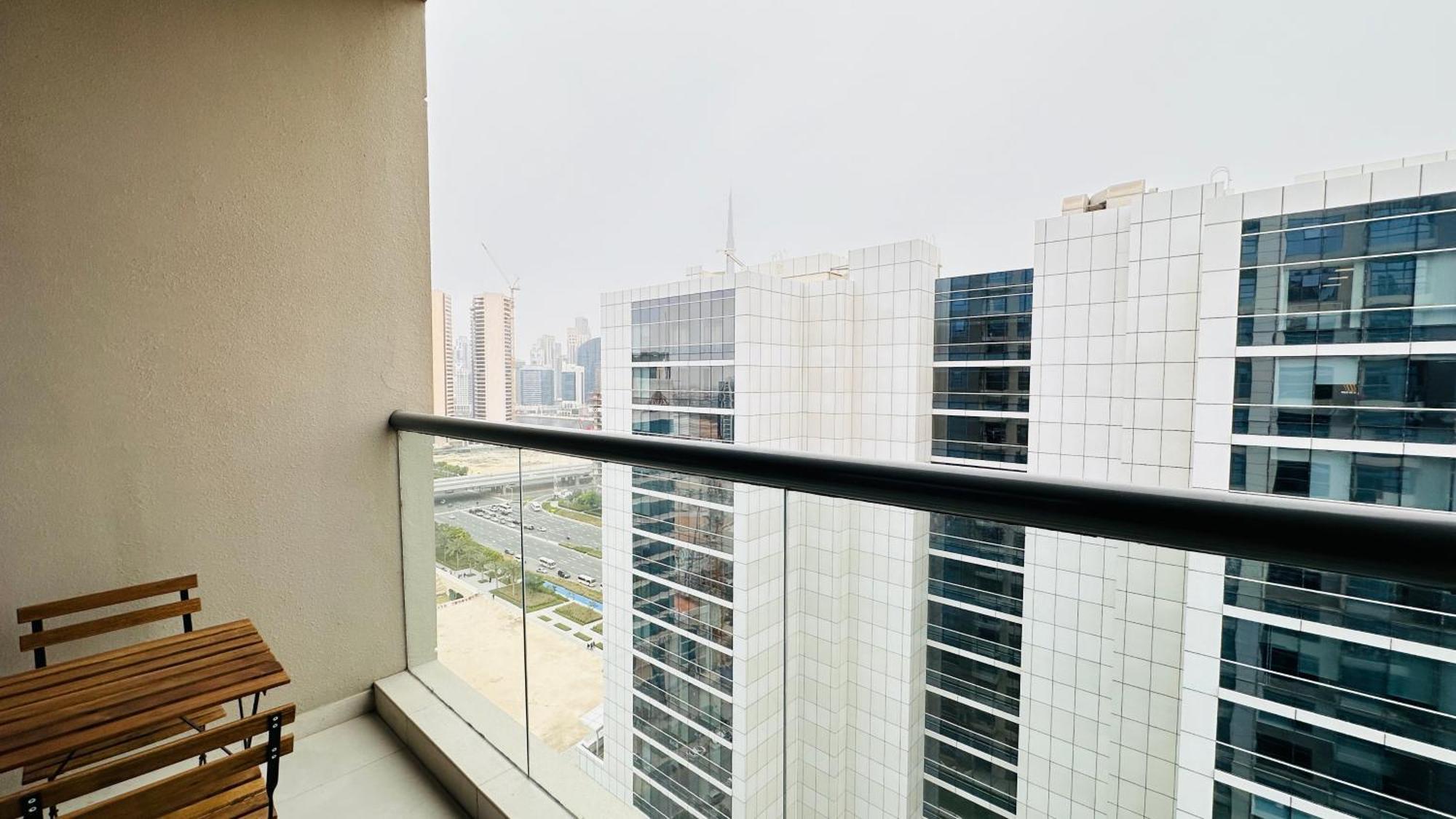 Spacious Palm View With Big Balcony Free Parking By Belvilla