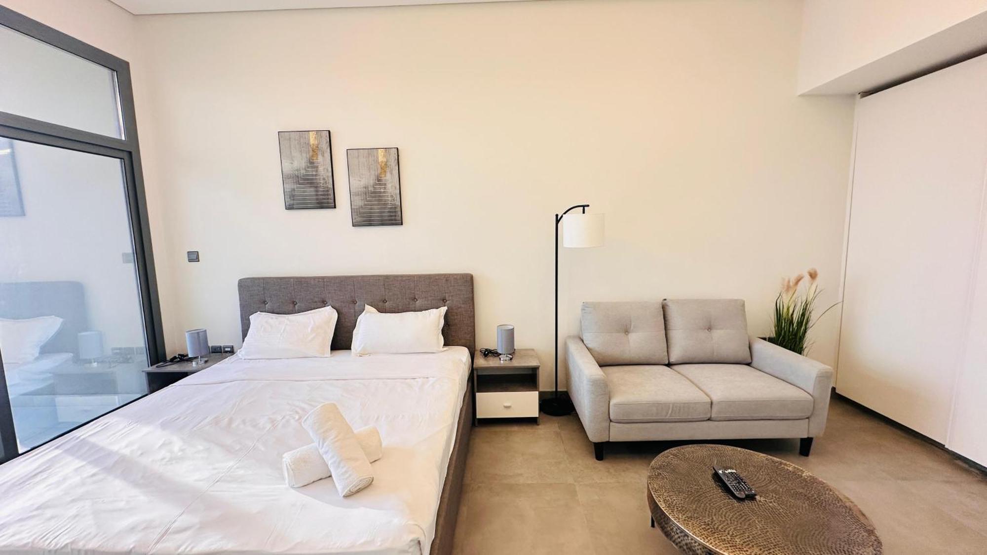 Spacious Palm View With Big Balcony Free Parking By Belvilla *