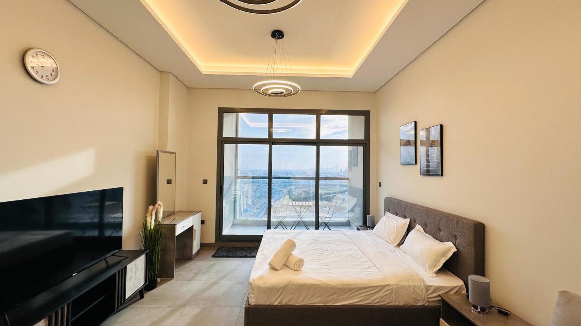 Spacious Palm View With Big Balcony Free Parking By Belvilla
