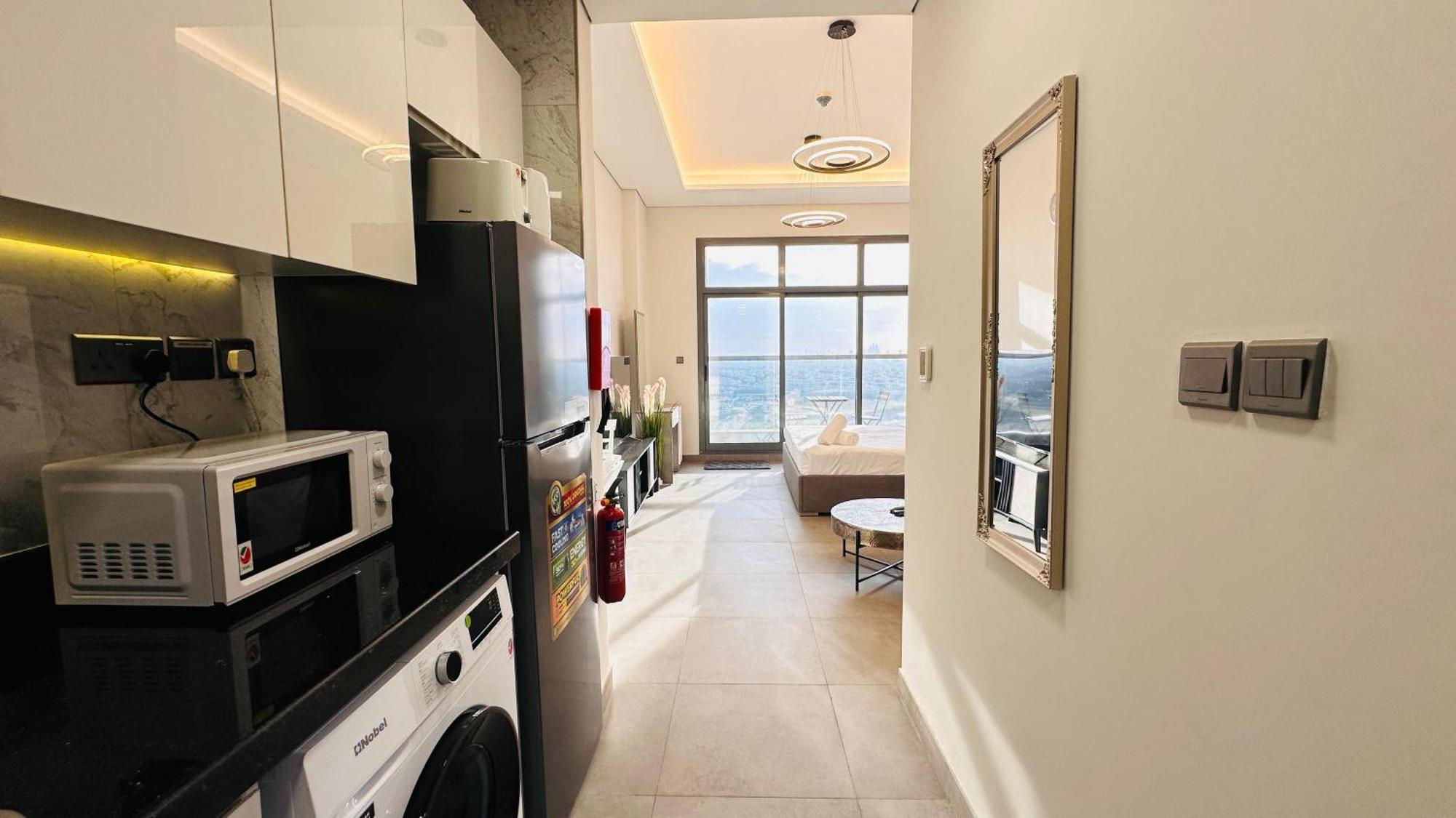 Spacious Palm View With Big Balcony Free Parking By Belvilla *