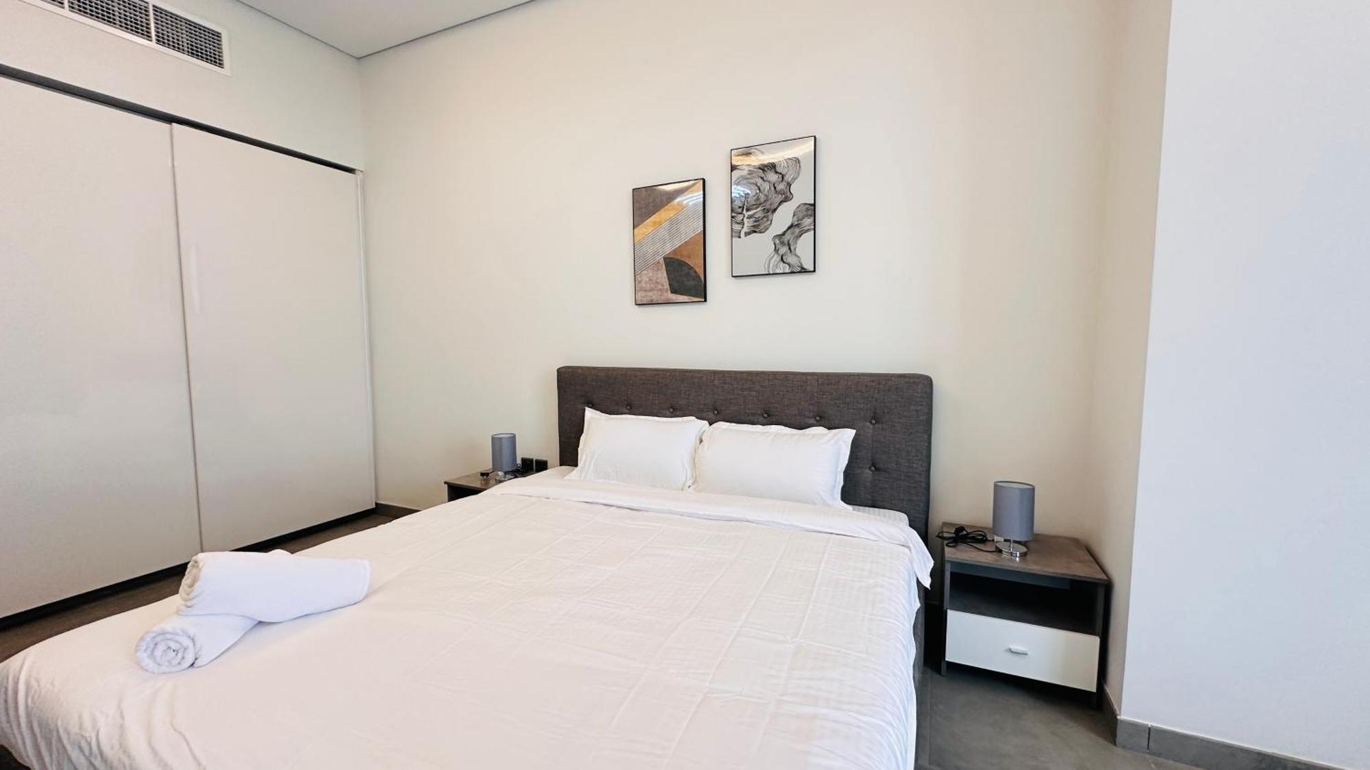 Spacious Palm View With Big Balcony Free Parking By Belvilla *