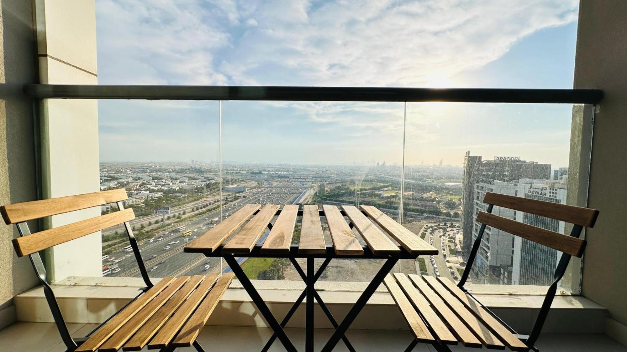 Spacious Palm View With Big Balcony Free Parking By Belvilla
